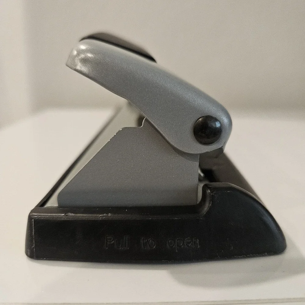 Swingline Acco Brand Heavy Duty Black 3 Hole Punch 74870 Puncher